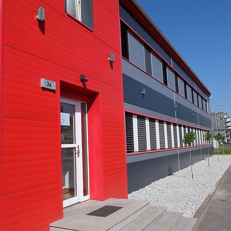 Montagehotel Bed&Steel Linz Exterior foto