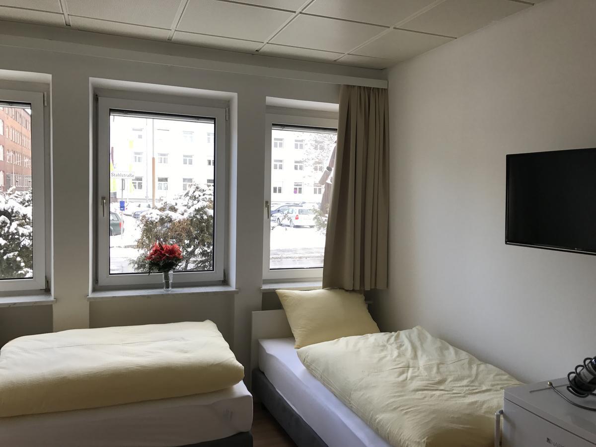 Montagehotel Bed&Steel Linz Exterior foto