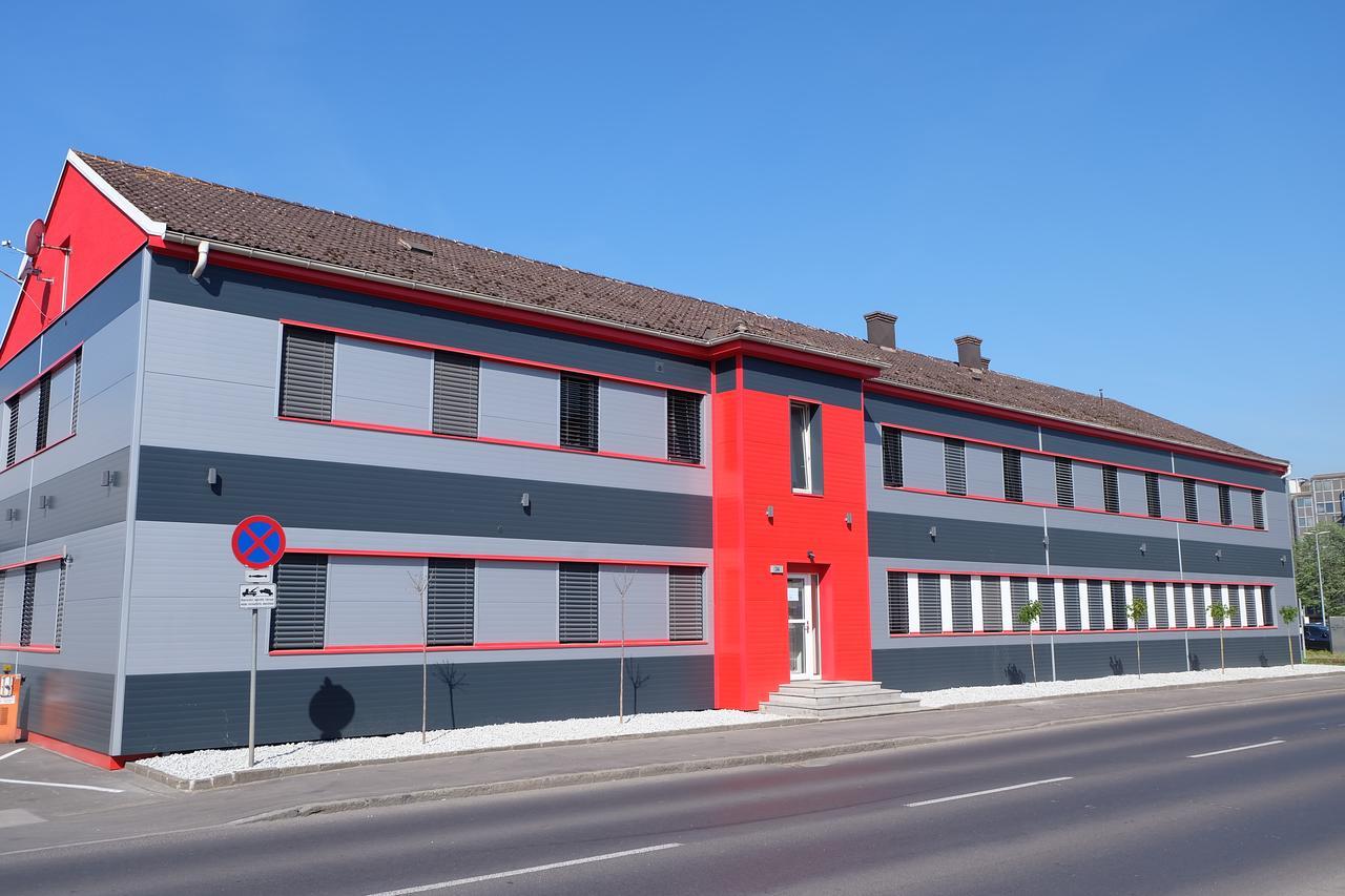 Montagehotel Bed&Steel Linz Exterior foto